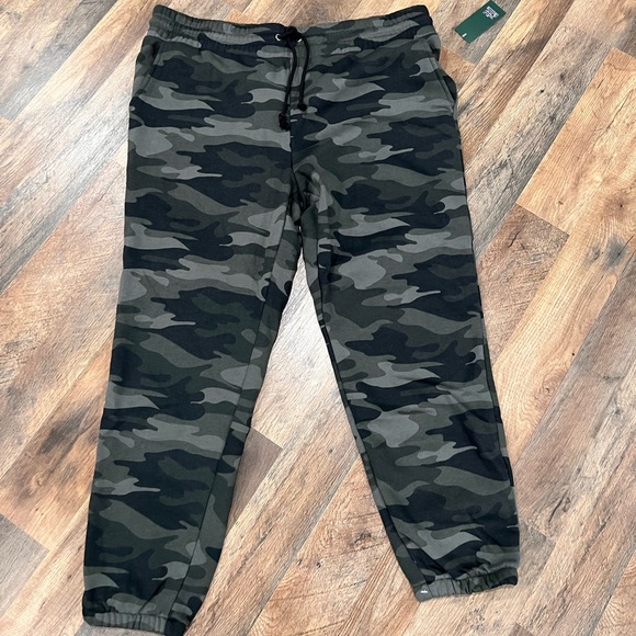 Pants - Thick combat print joggers!💚